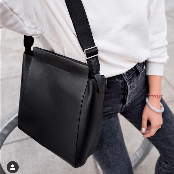 everlane messenger bag